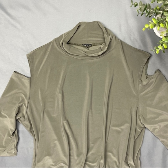 Mock Neck Cold Shoulder Tunic Top - Picture 3 of 5